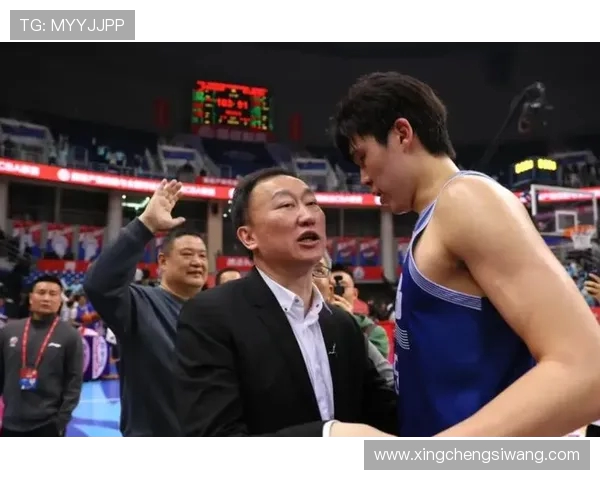 刘维伟强调杨瀚森应主动进攻提升触球并展现高位策应能力